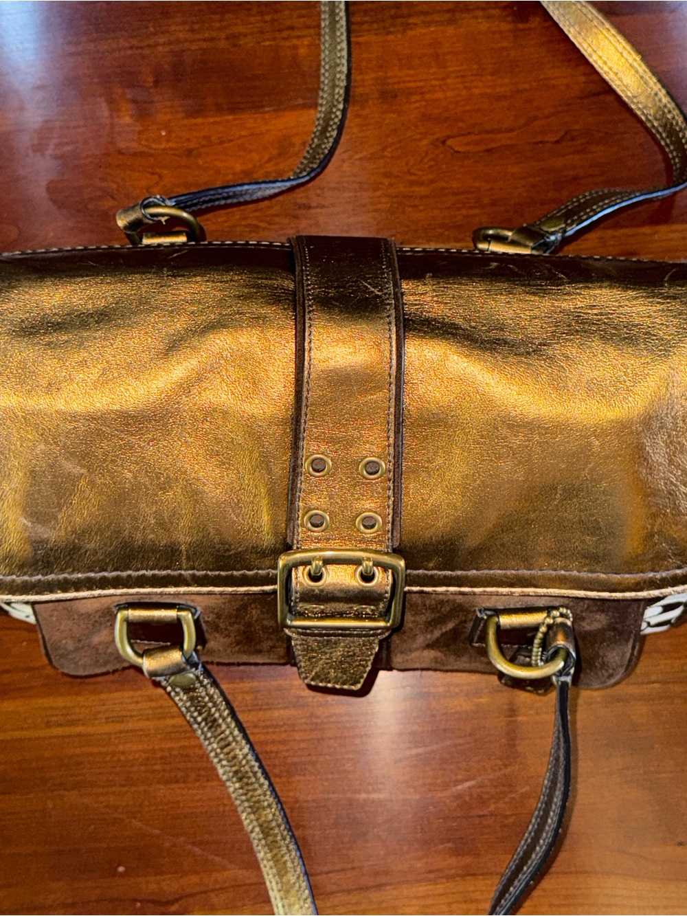 Coach Limited Edition Suede & Metallic Gold Leather Handbag
Creed K040-1498 - Picture 5 of 16